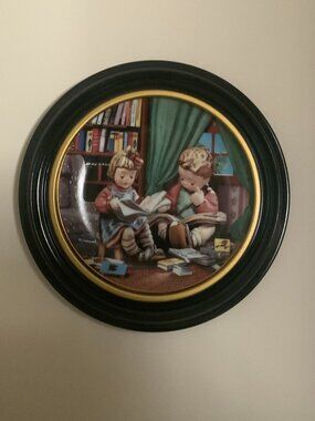 THE DANBURY MINT FRAMED HUMMEL PLATE - LITTLE COMPANIONS - BUDDING SCHOLARS